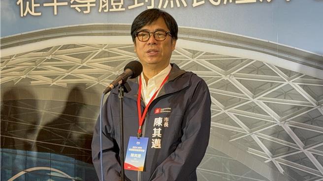 针对高铁南延说明会未办在影响最剧烈的三民区，高雄市长陈其迈今（19）日表示，交通部有告知市政府年前底会办，若採取高雄方案的话，希望尽量减少明挖，减轻对民眾权益的影响。（柯宗纬摄）