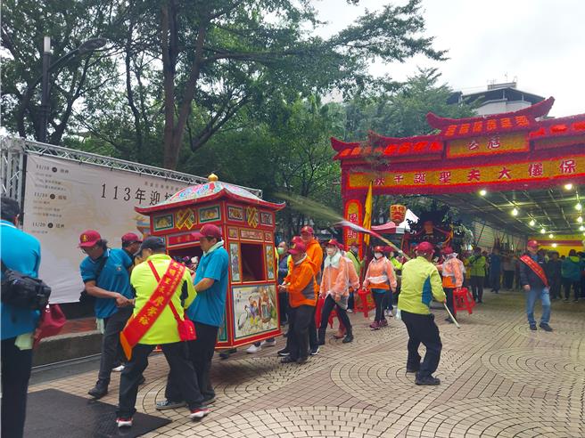 遶境准时开始。（张铠乙摄）