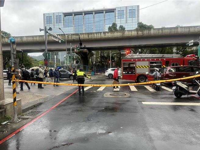 29岁庄姓男子今（19）日被发现陈尸在新北市土城区中央路四段的住所床上，已经烧成焦尸，由于庄男并未行动不便，检警将相验调查他为何没有逃生，厘清死亡原因。（翻摄画面）