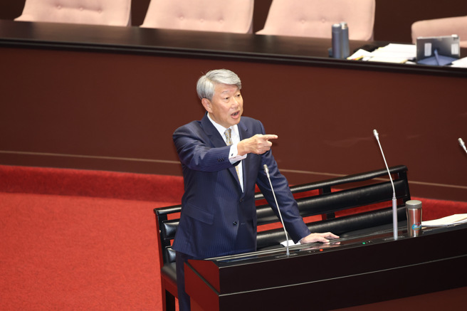 经济部长郭智辉（见图）19日赴立法院备询时与国民党立委傅昆萁发生口角。（资料照／邓博仁摄）