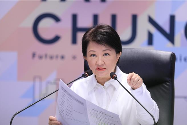 台中市长卢秀燕19日在市政会议宣布，第二波物调券将自11月21至23日在108处夜市、商圈、市场等发放。（陈淑娥摄）