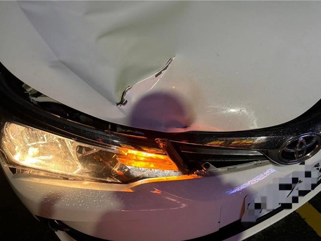 2024年11月19日苗栗縣／21歲鍾姓駕駛駕駛小客車從銀河路南向北行駛時，不慎撞上橫穿馬路75歲黃姓婦人，導致其重傷死亡。（民眾提供／呂麗甄攝）