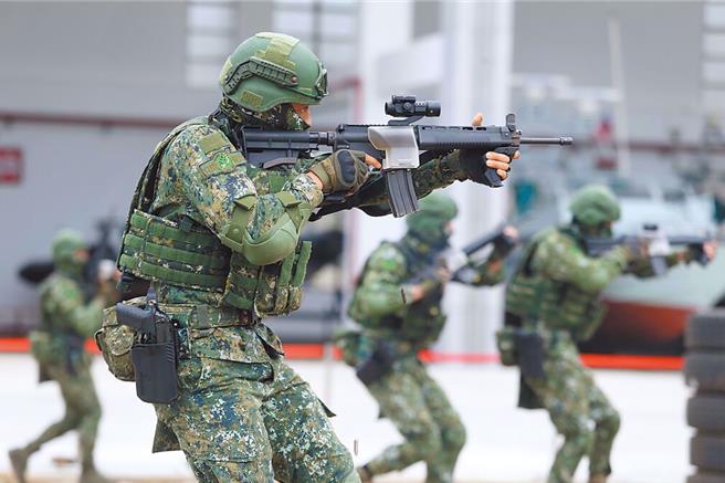 國防部擬讓「不適服」官兵再入營，放寬3類入伍條件 。(示意圖／中時資料庫)