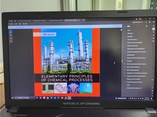 侦三队警方查获位于新北树林区的吴姓男子，涉嫌贩售盗版外国专业教材，侵权市值达3000万。（警方提供／任义宇高雄传真）