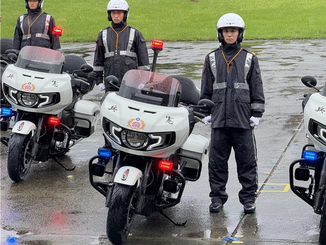 宪兵快速反应连今年换装新的「印第安挑战者」重机。（李奇叡摄）