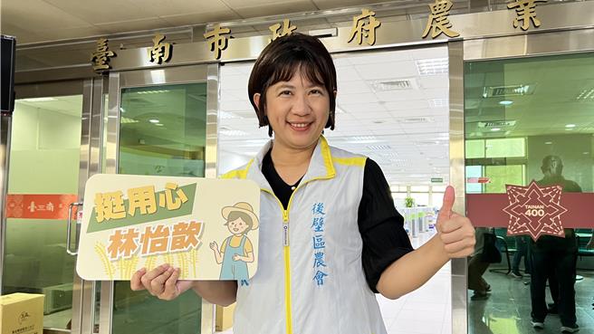 林怡歆今天上午到农业局登记，并强调自己会做事、正派经营和顾农民，希望自己能继续为农民服务。（张毓翎摄）