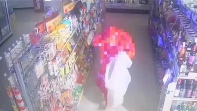 王嫌趁颱风夜入侵超商行窃。（翻摄照片／林郁平台北传真）