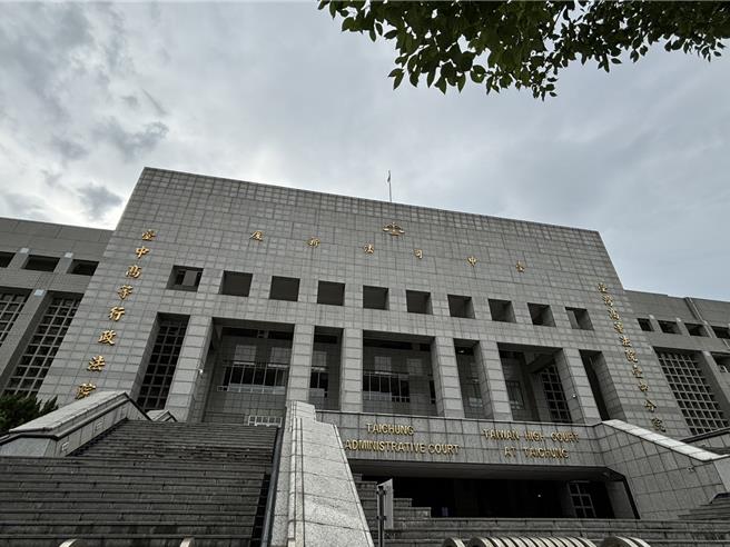 徐姓男子2023年间，经常以衣架抽打6岁儿子，或命其脱光光罚站，甚至冷水冲头等方式处罚，男童也因被凌虐引发横纹肌溶解症失能溺水而死，二审19日依「伤害致死罪」仍判徐男16年。（冯惠宜摄）