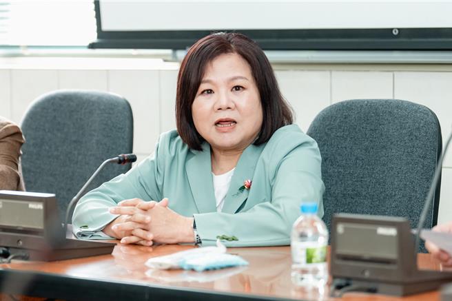 劳动部霸凌案，前劳动部长许铭春19日在脸书致歉未能即时得知情况。（摘自许铭春脸书）