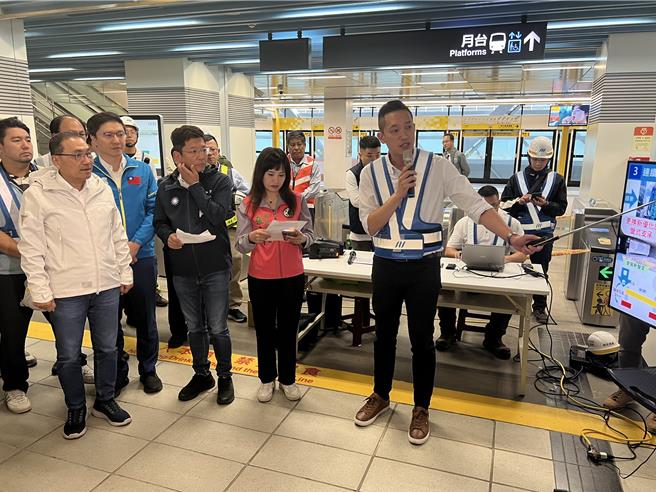 侯友宜今視察新北捷運環狀線復原工程進度。（王揚傑攝）