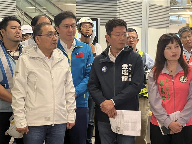 侯友宜今視察新北捷運環狀線復原工程進度。（王揚傑攝）