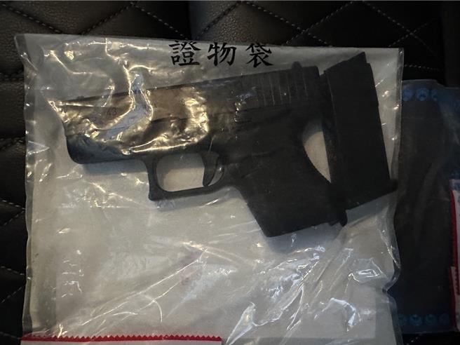 警方查扣改造槍枝、子彈。（警方提供）