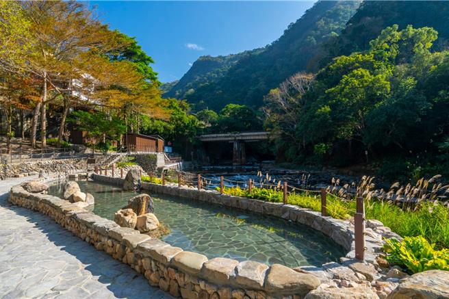 桃园市风管处开发小乌来义盛温泉1号井凿井工程，初期规画将温泉资源投入宇内溪戏水区野溪温泉，未来将视实际取供情形，提供当地合法民宿业者及露营区申请使用温泉资源。（桃市风管处提供／吕筱蝉桃园传真）