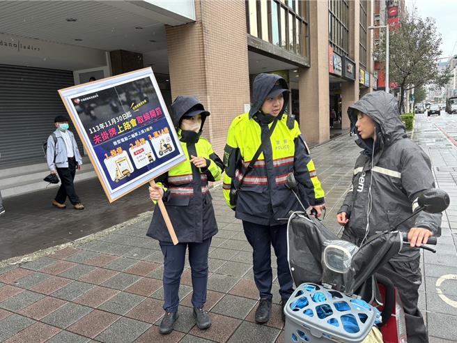 微電車「掛牌新制」倒數，違規最重罰3600元，警方加強宣導。（警方提供）