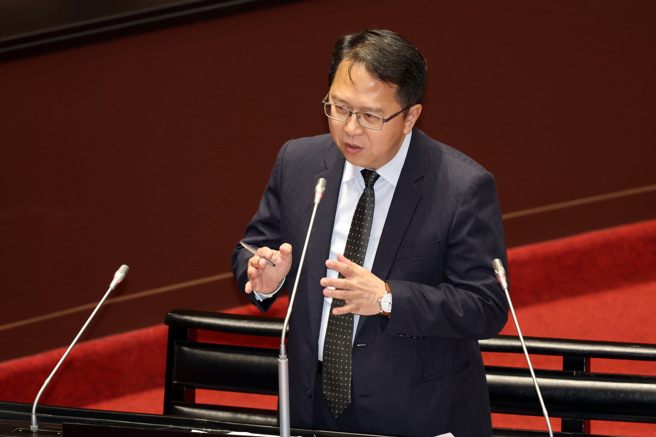 劳动力发展署北分署公务员轻生案，民进党立委邱志伟（见图）19日质询时指出，不管是行政部门或立法部门都是广义的政府，领导统御很重要，把国家带往富强之路，还是折磨部属、成就个人功名，在于有没有「仁」。（邓博仁摄）