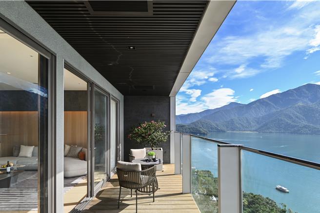 汉来日月行馆客房均具备面湖独立阳台。（汉来提供）