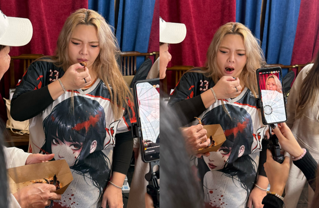 小甜甜游戏输了，接受吃蛇惩罚表情狰狞。（图／翻摄自小甜甜 脸书）