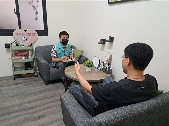 台南市目前有3处心理卫生中心提供民眾谘询服务，守护民眾心理健康。图与新闻人物无关。(卫生局提供／曹婷婷台南传真)