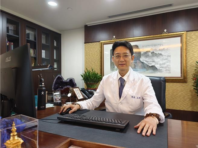 卫生福利部乐生疗养院是台湾第一间痲疯病院，从1930年日据时期强制收容痲疯病开始，1991年转型综合医疗服务。今年9月接任院长的王伟杰说，目前有17个医疗科、40名医师，希望善尽社区医院角色，跟社区更紧密。（赖佑维摄）