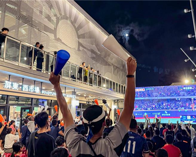 中华队在2024年世界12强棒球赛挺进4强，屏东县长周春米特别规画于21、22、23、24日在屏东西市场外架设3000吋大萤幕全程转播。（屏县府提供／谢佳潾屏东传真）