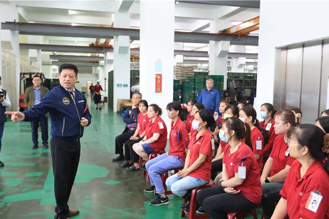 新北市瑞芳警分局推广反诈骗，接获辖内公司虎山实业邀请到公司进行反诈骗宣讲。（瑞芳警分局提供）