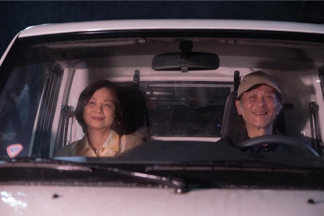 楊貴媚（左）、喜翔在《春行》中擁有多場對手戲。（今日影像藝術有限公司提供）