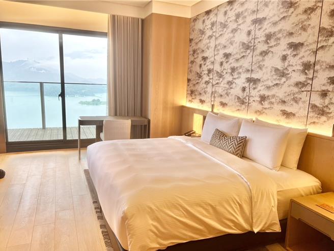 汉来日月行馆斥资15亿元、歷时1年改装正式亮相，一泊二食含宵夜，入门房价3.2万元起跳，日月潭湖景房价创新高。（杨静茹摄）