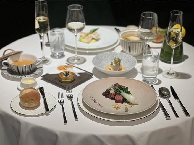 汉来日月行馆挟美食集团优势，一泊二食含宵夜，宵夜让住客品尝全台各地美食。（杨静茹摄）