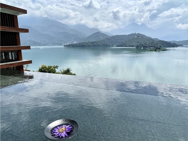 日月潭涵碧楼酒店强调，饭店主打无边际湖景，营运22年，去年住房率九成，人气居高不下。（杨静茹摄）