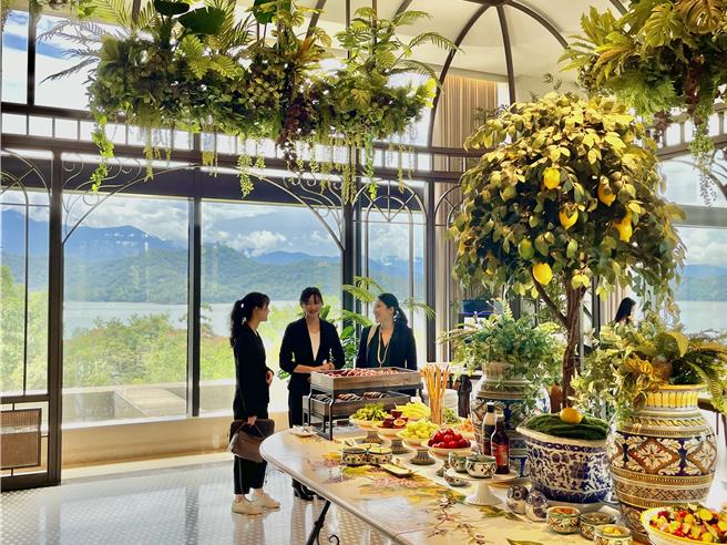 日月潭云品近年打造云水行政酒廊等公共区域，强化「款待精神」，高端客套房销售增一成。（杨静茹摄）