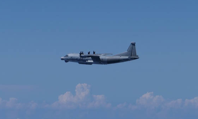 日本政府透露，中國政府承認解釋中共軍機今年8月進入日本領空是受氣流影響等不可抗力因素，日方對此事仍維持「嚴重侵犯主權」的見解。（圖／日本航空自衛隊）