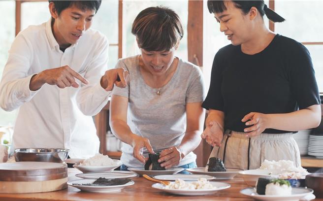  从产地到餐桌，可在「MUJI BASE KAMOGAWA」古民宅做早餐。(雄狮旅游提供)