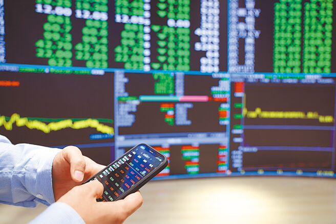 国家队18日护守台积电、鸿海、联发科及广达等四大权值股，股价虽齐步下跌，但全数拉下影线并强力守住季线。图／本报资料照片