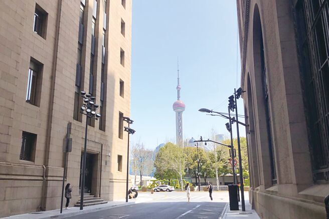 上海将率先降低买房卖房税赋负担，于12月1日实施。图／美联社