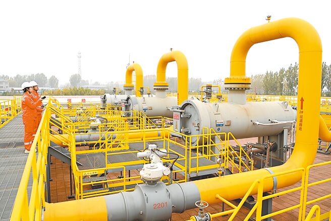 歷時逾10年建設的中俄東線天然氣管道，工程全線完工，進入投產前最後的準備階段。圖為河北永清聯絡壓氣站。（新華社）