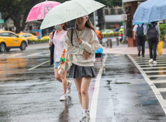 北台溼涼 4縣市大雨！ 入秋最強冷空氣下周到