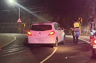 高雄男騎士酒駕自摔！噴對向「卡在汽車底」手骨折 仍慘遭送辦