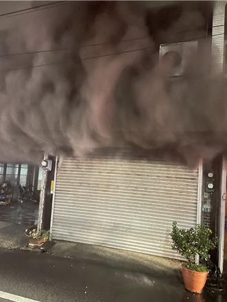 台南歸仁民宅凌晨火燒厝！4人幸運逃生 屋主嗆傷送醫