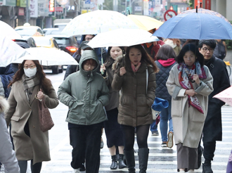 鋒面、華南雲雨下周連續襲台 專家：有利強冷空氣南下