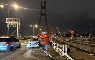 21歲女自撞試乘車 業務臉都綠了 但不用「賀成交」