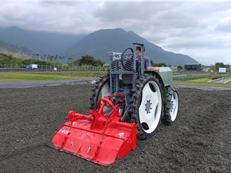 花莲农改场推多功能电动作业车 净零排放提升农业竞争力