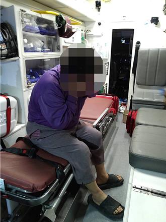 嚇瘋了！睡夢中蟑螂鑽進耳朵    台東婦哀號攔警求助送醫