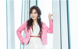 美魔女玟靈大膽追愛踢鐵板  「死守盤絲洞」樂當歌壇蜘蛛精