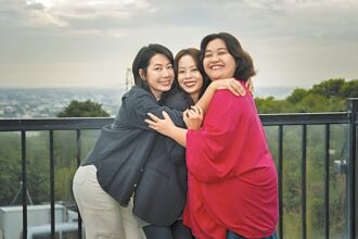 鍾欣凌跨坐林俊逸怕椅崩