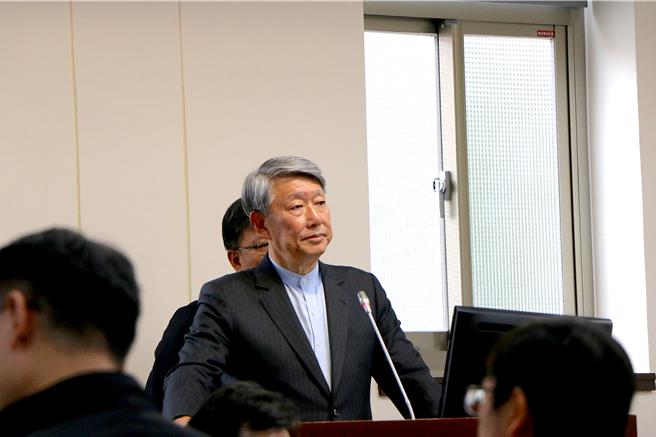 经济部长郭智辉20日表示，会去争论是因为说我以公谋私，但所有投资计划都是公开，依法行事。（图／柳名耕）