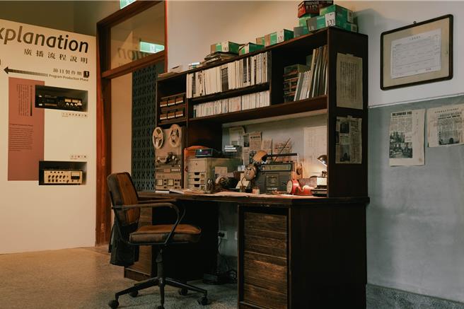 花莲县文化局利用近4年时间修復活化「旧中广花莲电台」，建物内部也有设置常设展，展出过去录音设备，让民眾认识广播文化的演变。（花莲县文化局提供／罗亦晽花莲传真）