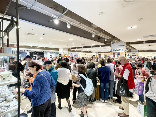 SOGO台北店周年庆（18日）落幕，联名卡今年也掀新客效应。（SOGO提供）