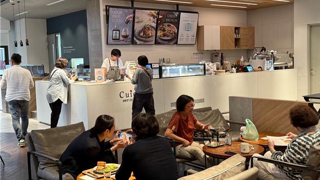 黑浮集团旗下「奎克咖啡」义享店目前正常营运。（柯宗纬摄）