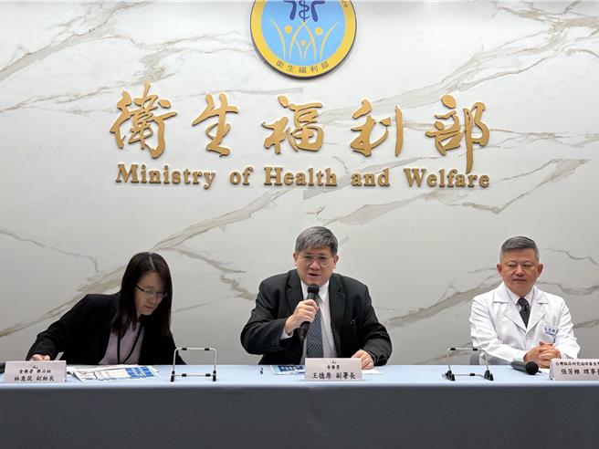 食药署今日（20）召开例行记者会。（李念庭摄）