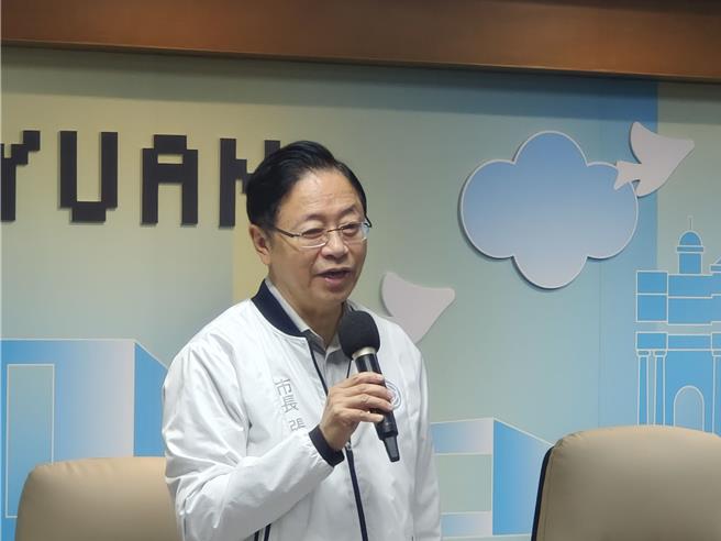 世界12强棒球赛中华队挺进4强复赛，桃园市长张善政20日主持市政会议表示，中华队有14人来自桃园，表示桃园对棒球人才贡献非常重要。也会在23日傍晚6时，在市府前广场举办对战日本的直播。（赖佑维摄）